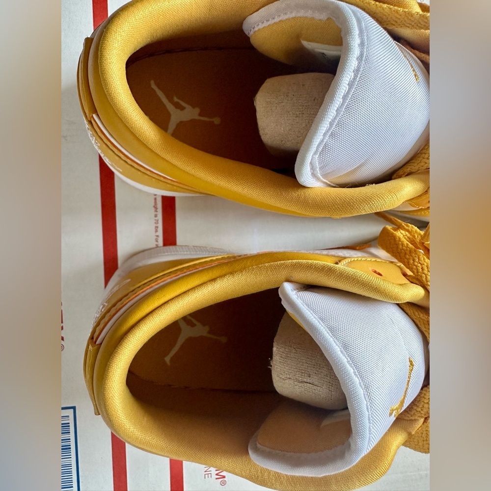 LIKE NEW Jordan 1 Low 'Pollen' - Picture 14 of 16
